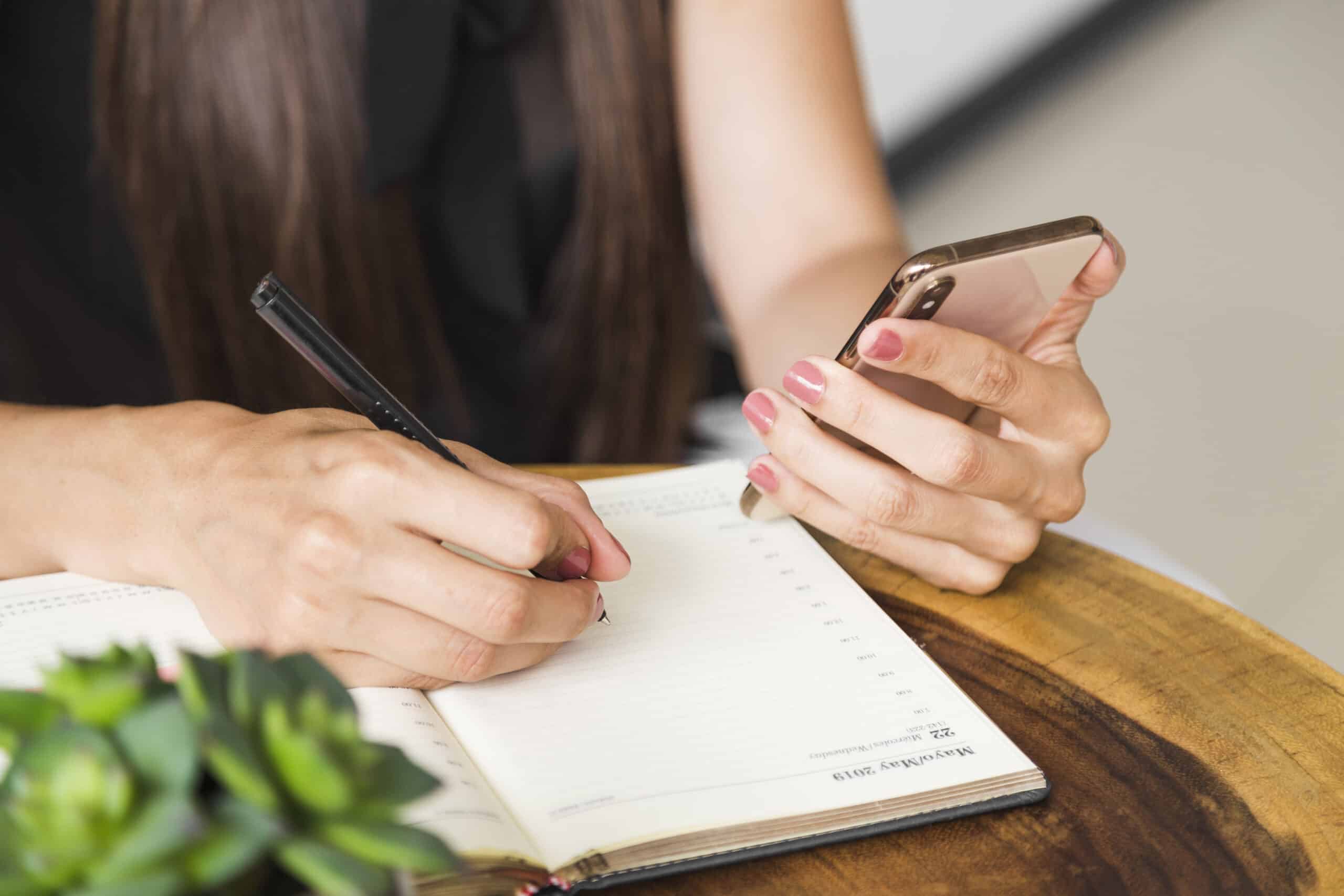 Melhores Apps para Organizar Contatos 2025